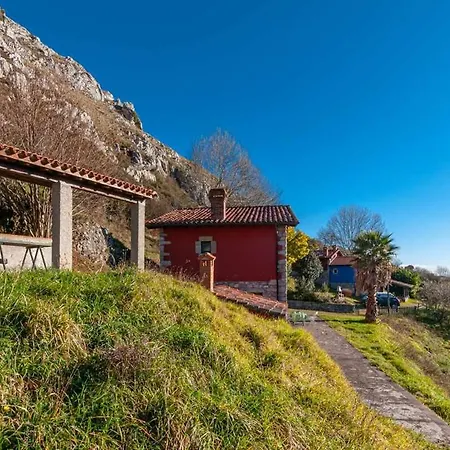 Casa Begonasituada En Sardedo Ribadesella Horská chata Linares (Asturias)